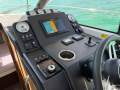 Jeanneau NC 33 Twin Diesel, just 105 hours
