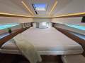 Jeanneau NC 33 Twin Diesel, just 105 hours