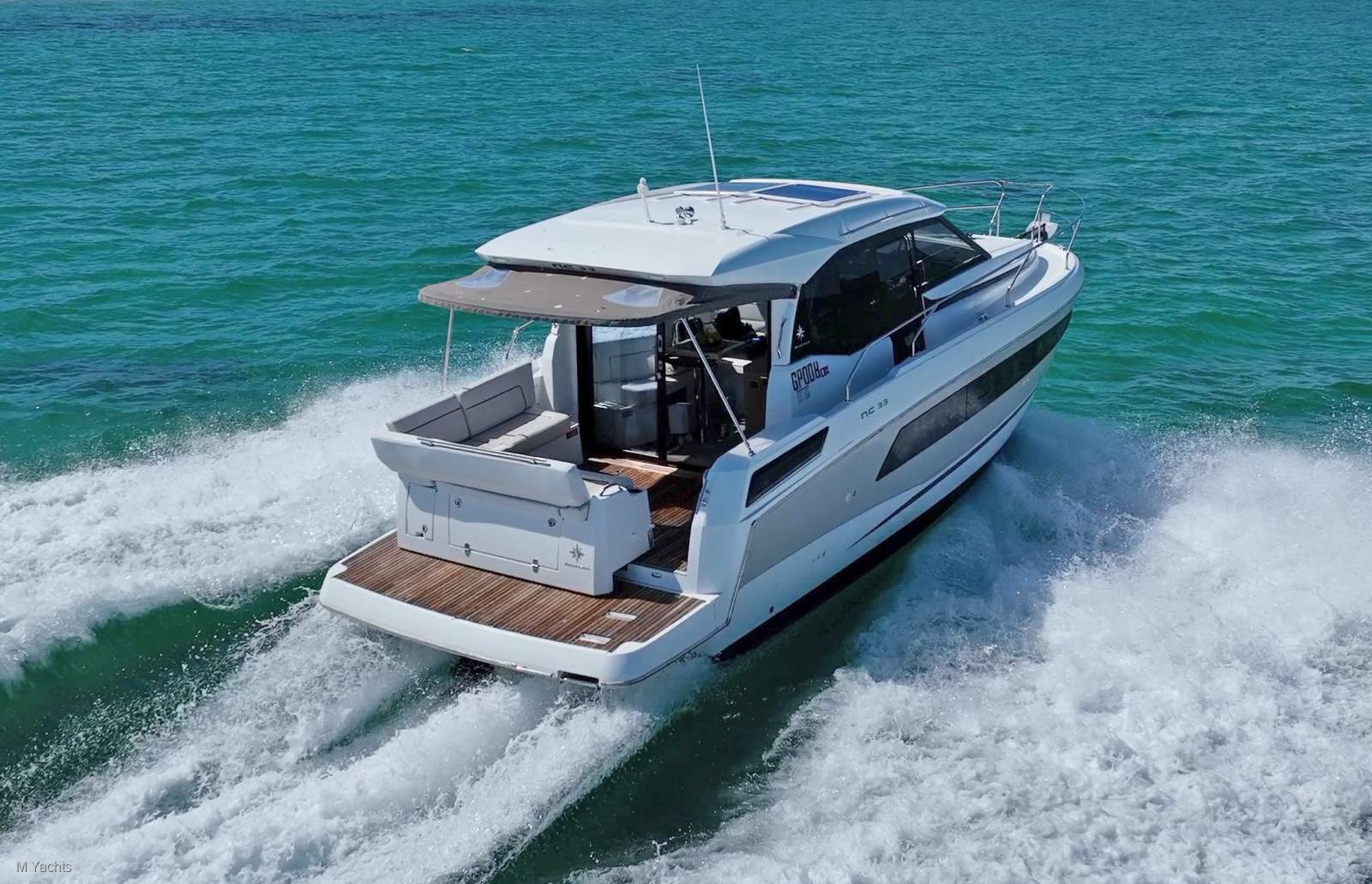 Jeanneau NC 33 Twin Diesel, just 105 hours