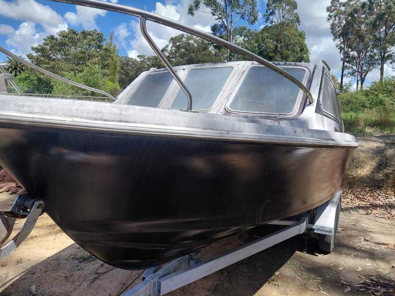 Microplus 600 Galaxy half cabin 140hp johnston