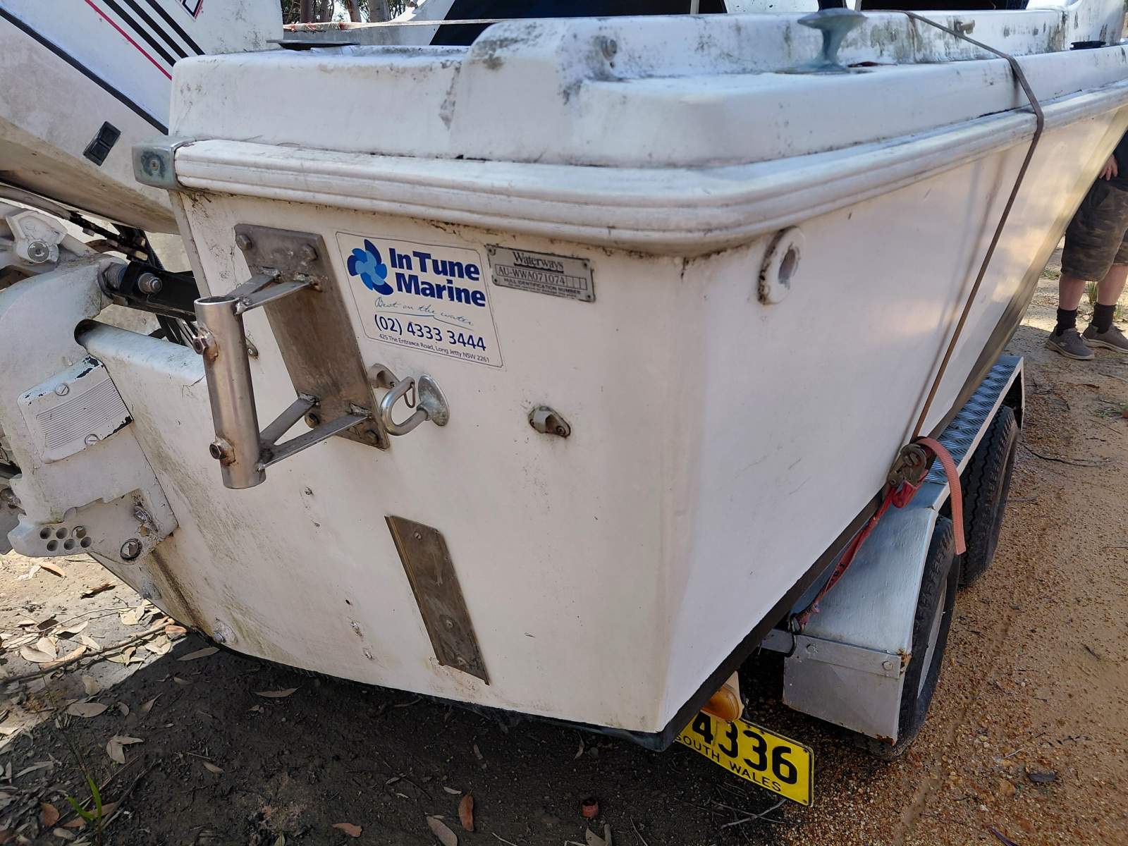 Microplus 600 Galaxy half cabin 140hp johnston