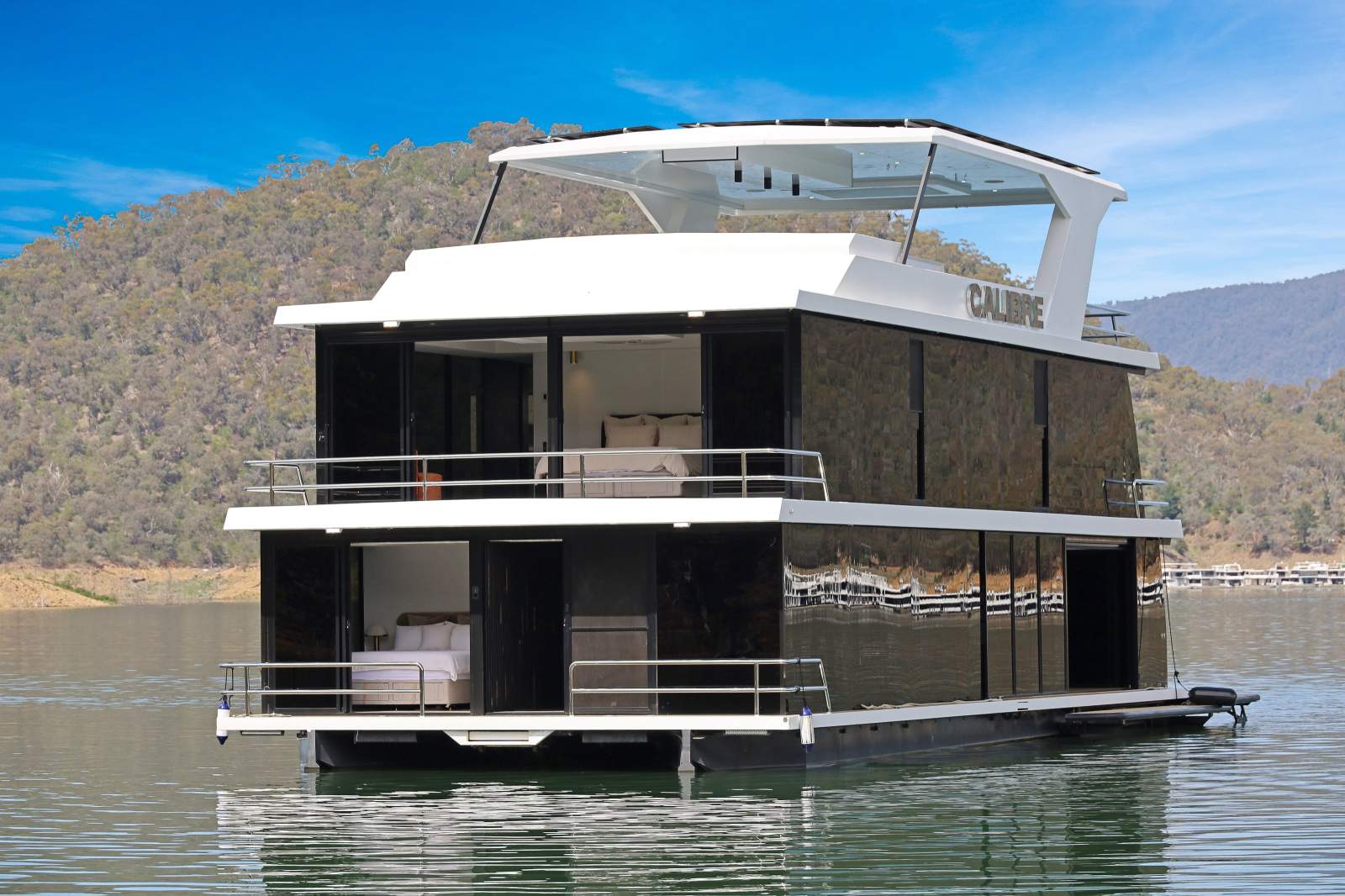 CALIBRE Houseboat Holiday Home on Lake Eildon:CALIBRE on Lake Eildon