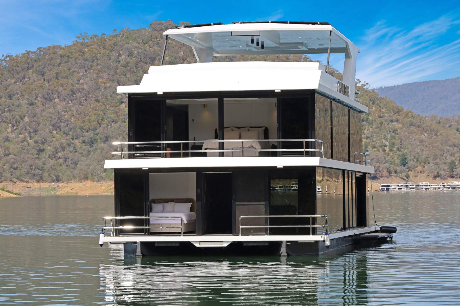 CALIBRE Houseboat Holiday Home on Lake Eildon:CALIBRE on Lake Eildon