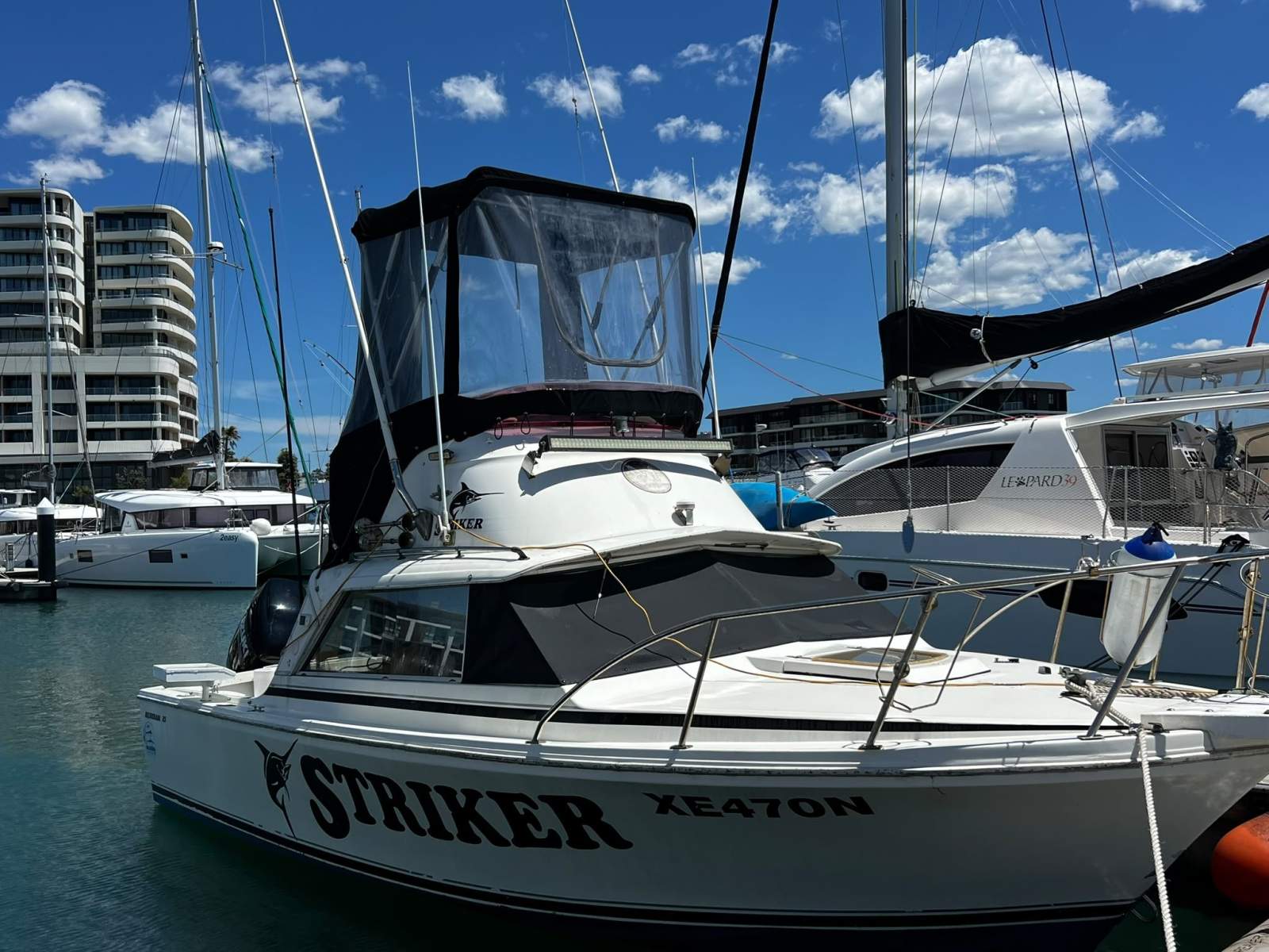 Bertram Caribbean 25 Flybridge