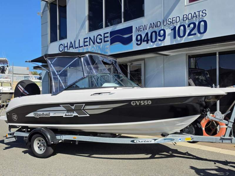 Revival 560 X-Rider Bowrider with Mercury 150HP 4-Stroke!