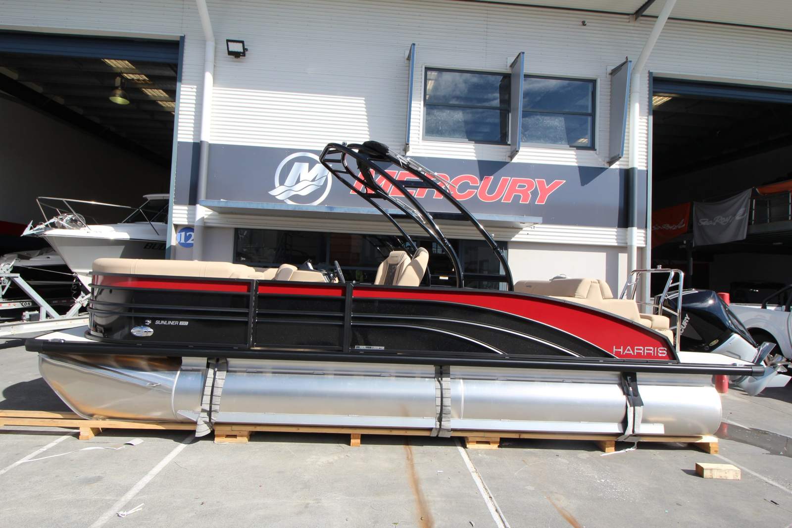 Harris 230 Sunliner Sport Pontoon