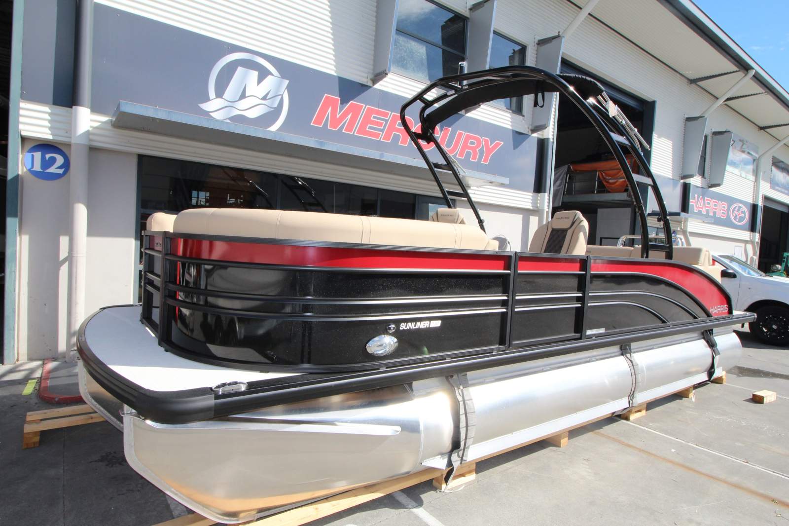 Harris 230 Sunliner Sport Pontoon