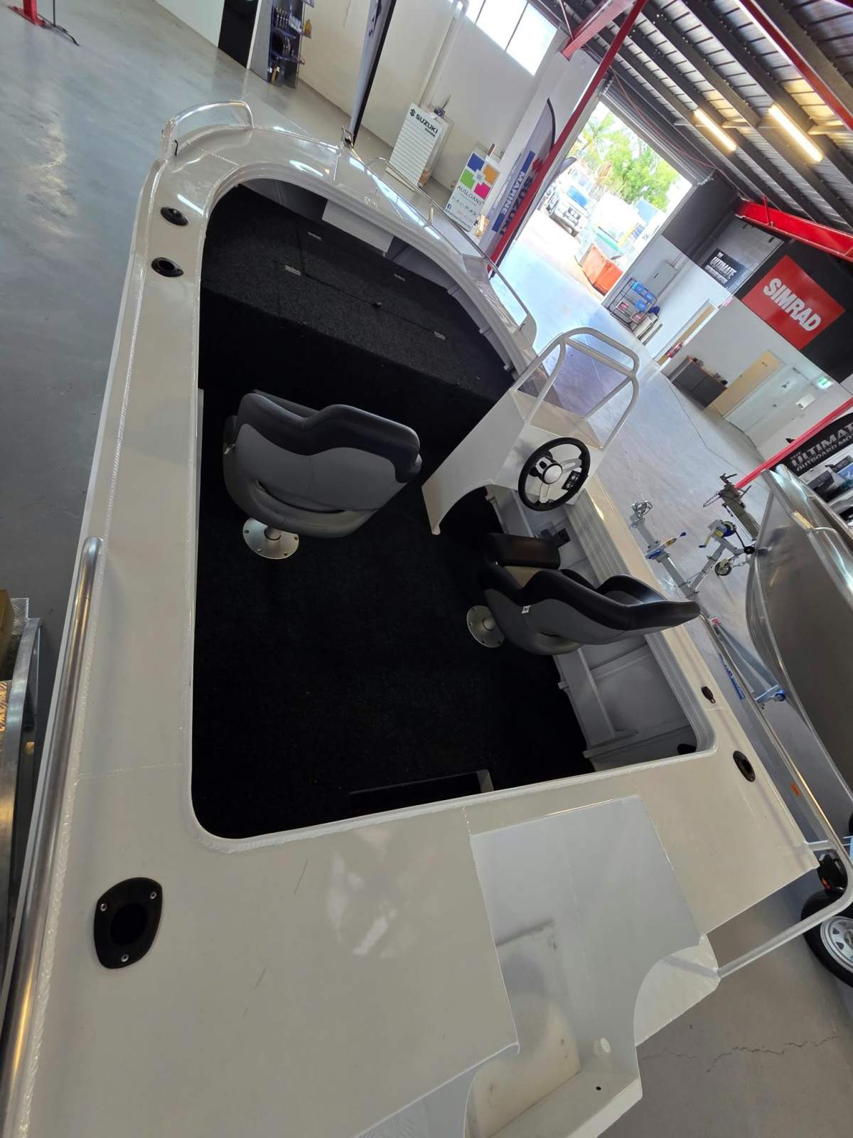 New Aquamaster 4.55 Allrounder Side Console
