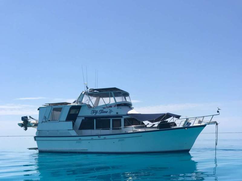 Sea Ranger 46 Flybridge Cruiser Apartment on water. Well maintained