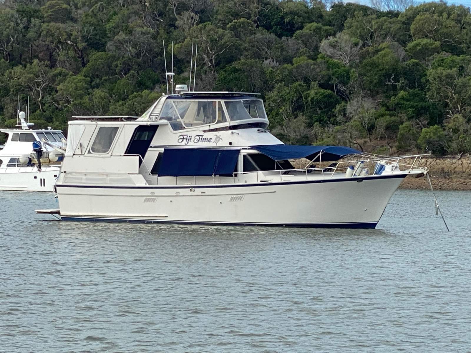 Sea Ranger 46 Flybridge Cruiser Apartment on water. Well maintained