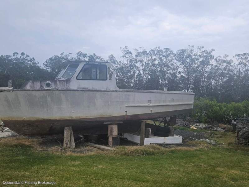KC045 Wrecking 22 foot ply boat