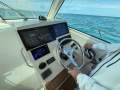 Boston Whaler 315 Conquest Pilothouse:BIG Raymarine system