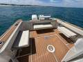 Boston Whaler 315 Conquest Pilothouse:Flexible seating options