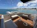 Boston Whaler 315 Conquest Pilothouse:Removable table