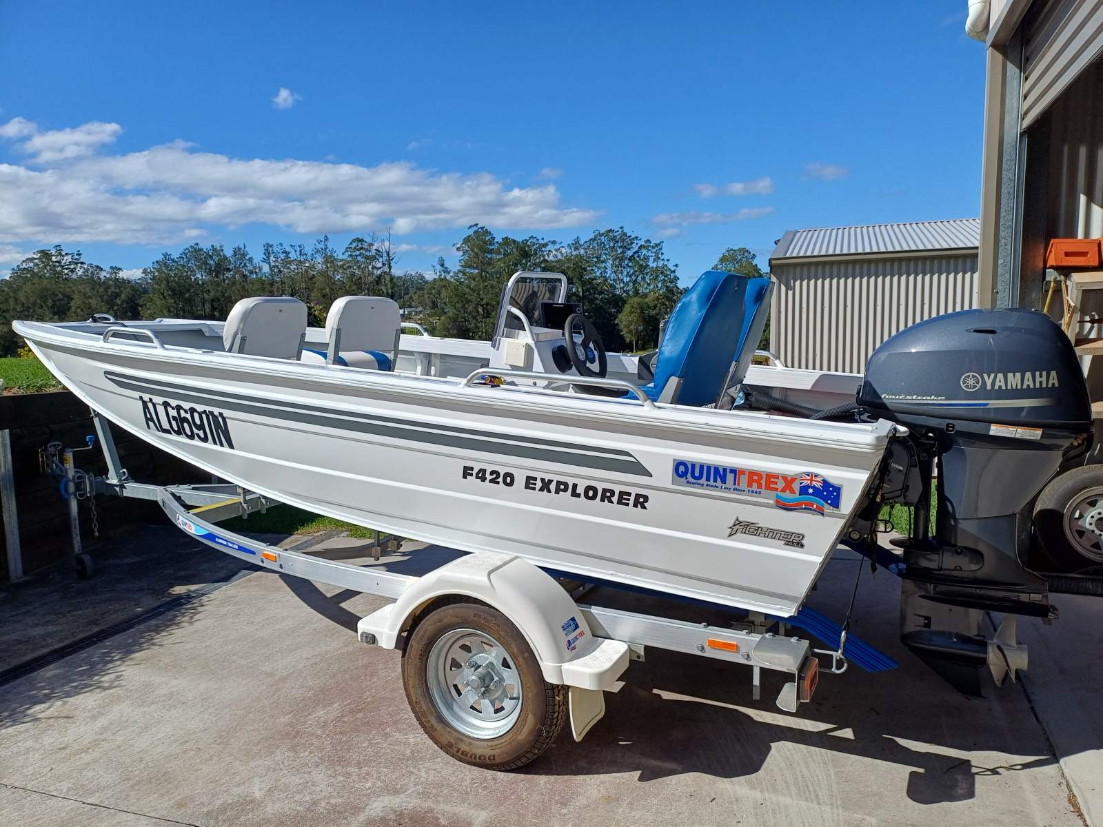 Quintrex F420 Explorer Aluminium trailer