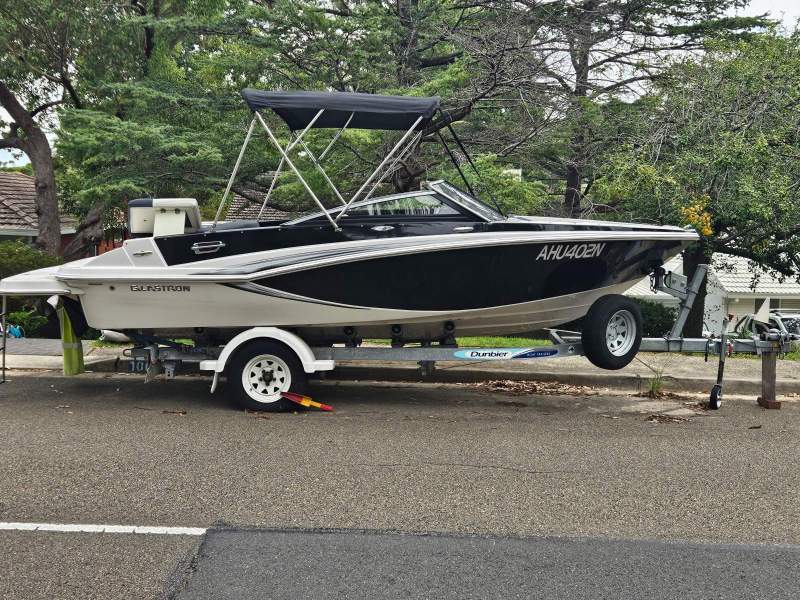 Glastron GT 185 190 hp Bowrider