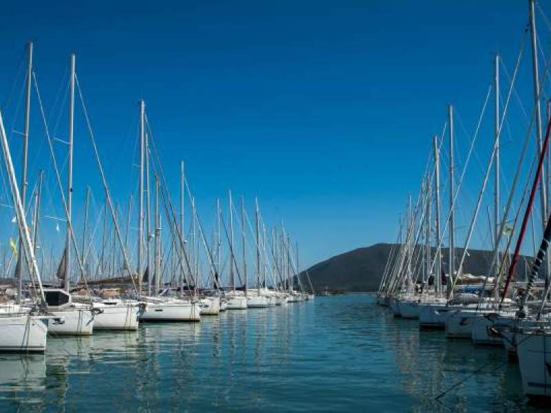 How Buying Through A Boat Dealer Protects You