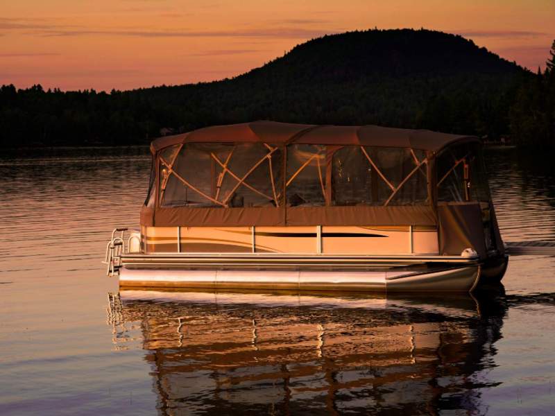Pontoon Boats: Are They Right For You? 