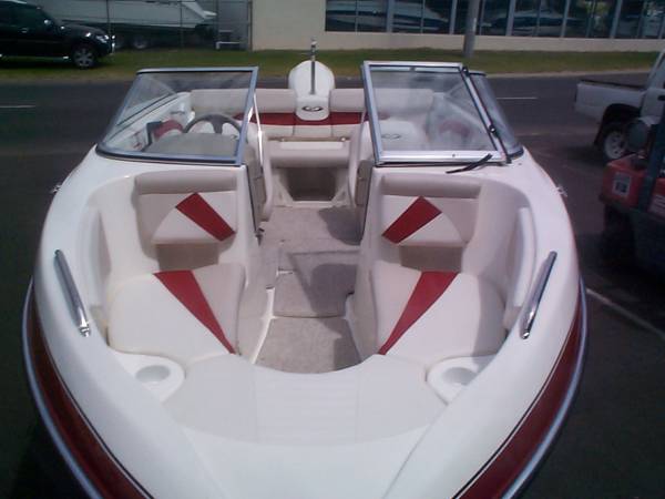 Glastron Bowrider