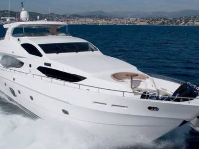 Majesty Yachts 101