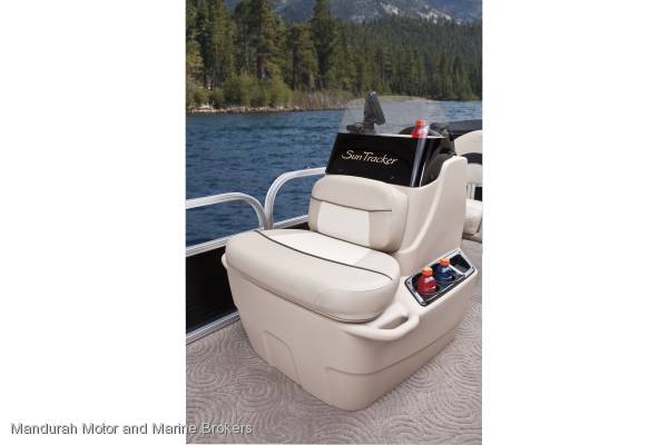 Sun Tracker Bass Buggy 18 DLX