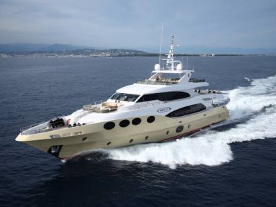Majesty Yachts 125