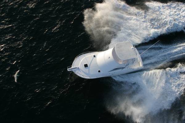 Deep V 400 Flybridge