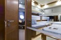 Dominator 640 Flybridge