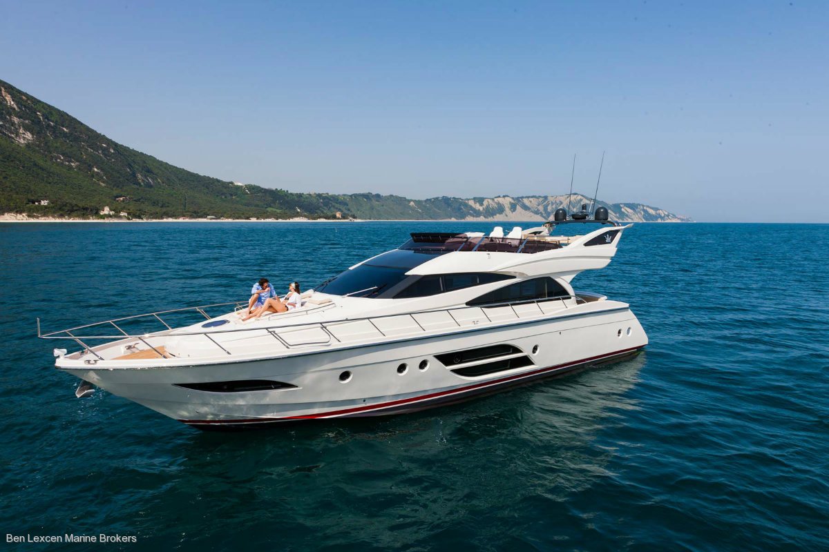 Dominator 640 Flybridge