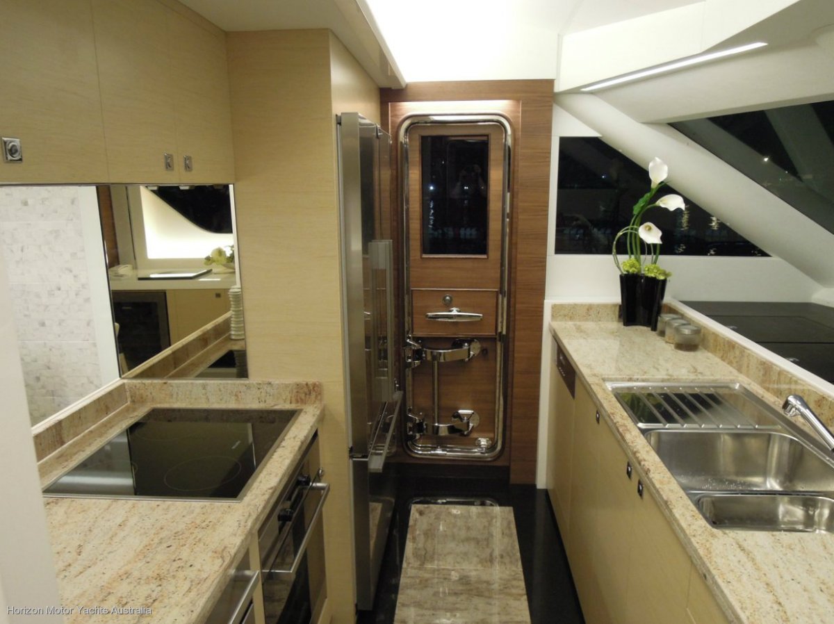 Horizon Yacht V72