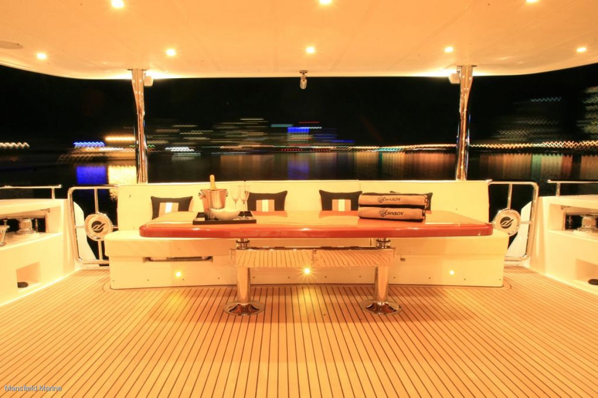 Johnson 77:EXPANSIVE TEAK LAID REAR DECK