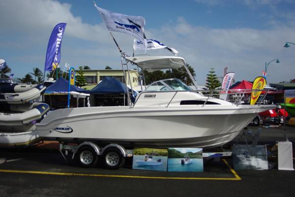 Hooker 6.7 Sports Cab