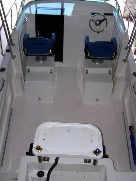 Hooker 6.7 Sports Cab