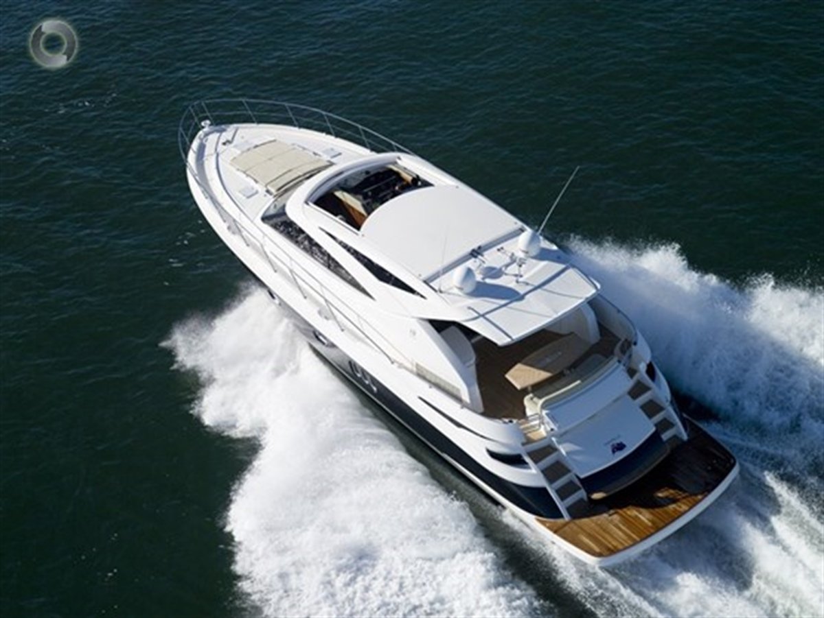 2014 Riviera 5800 Sport Yacht | Boat Research | Boats Online