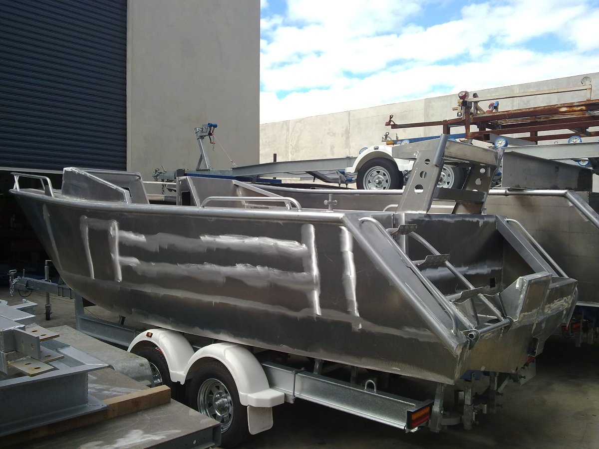 Oceanic Fabrication 6.1 Bowrider