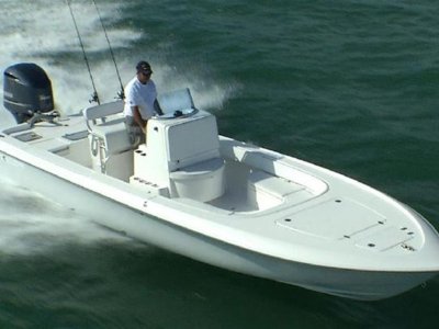 Contender 25 Bay