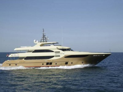 Majesty Yachts 135