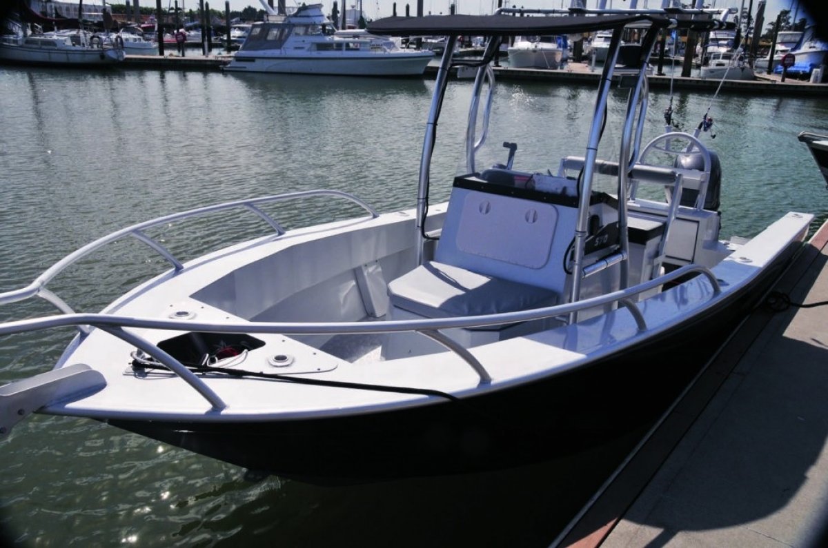 Extreme 605 Centre Console