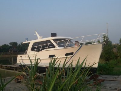 Integrity 320 Express