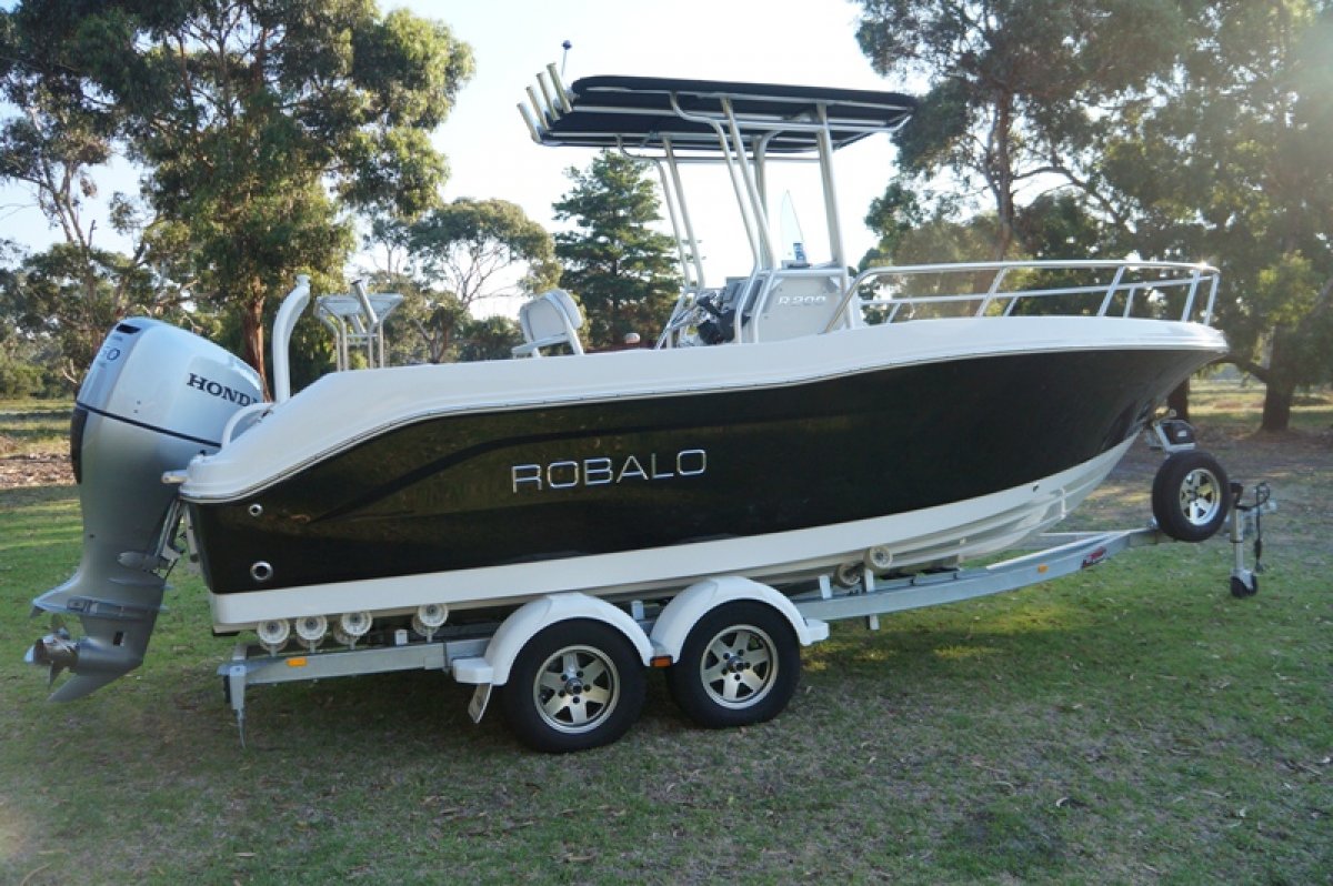 Robalo R200
