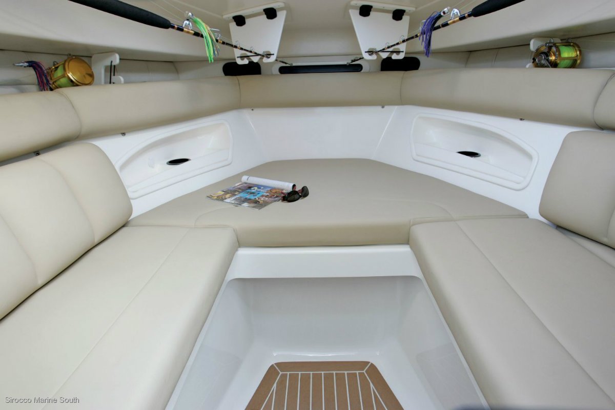 Boston Whaler 320 Outrage Cuddy