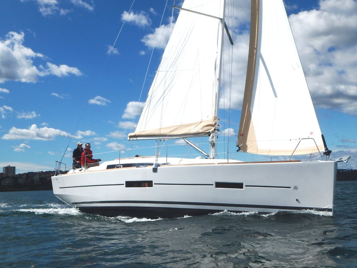 Dufour Grand Large 382