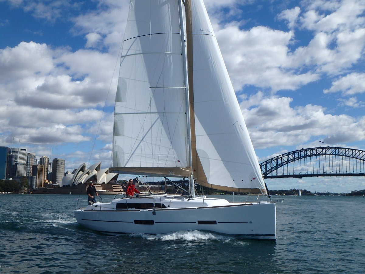 Dufour Grand Large 382