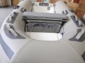 M Marine Inflatables / RIB:Colours may vary slightly