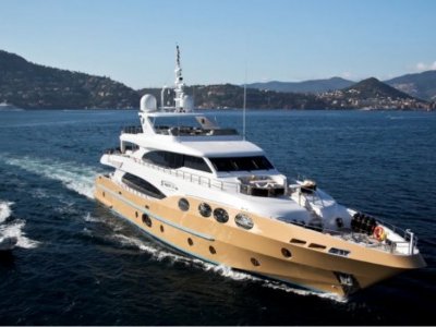 Majesty Yachts 125