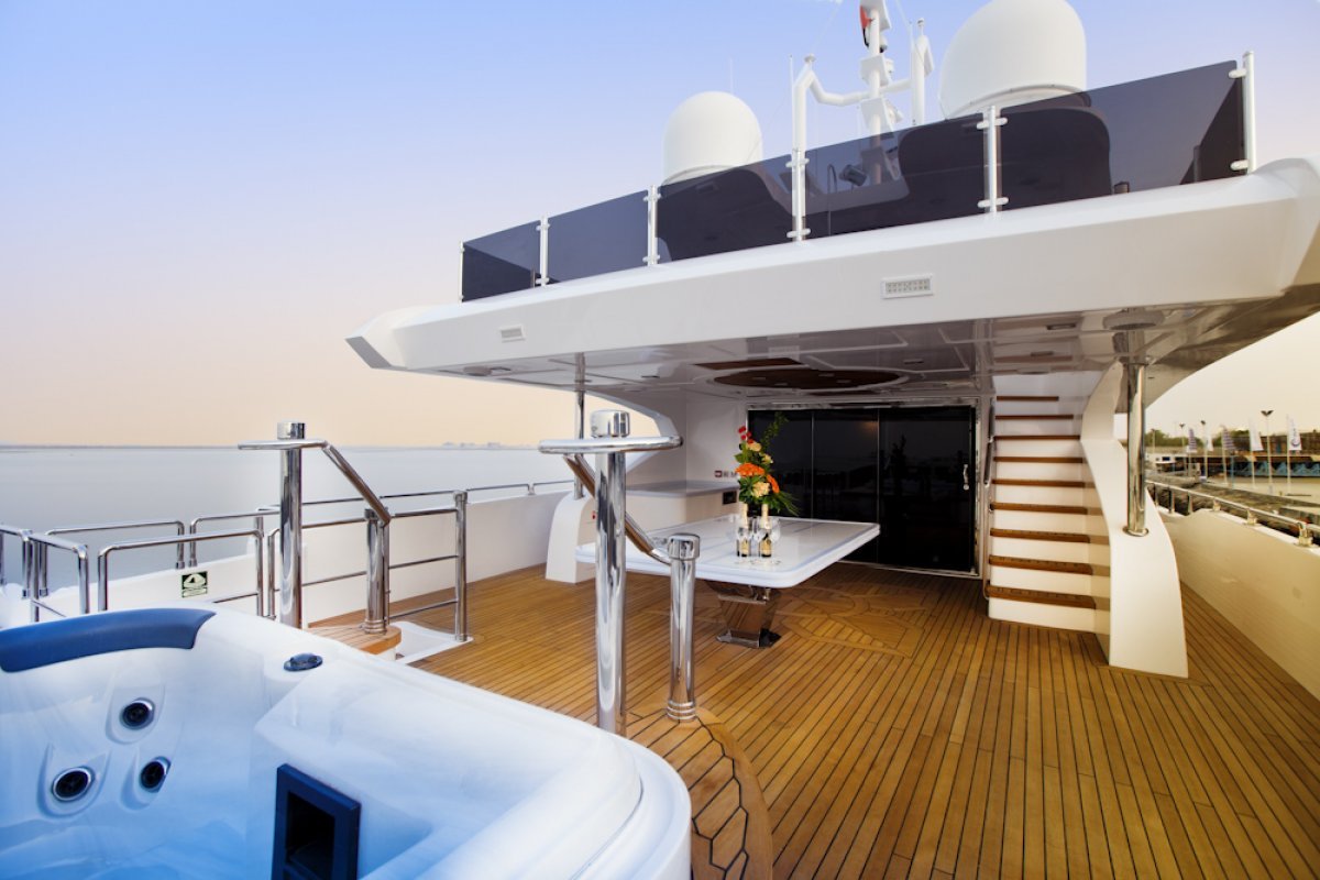 Majesty Yachts 125