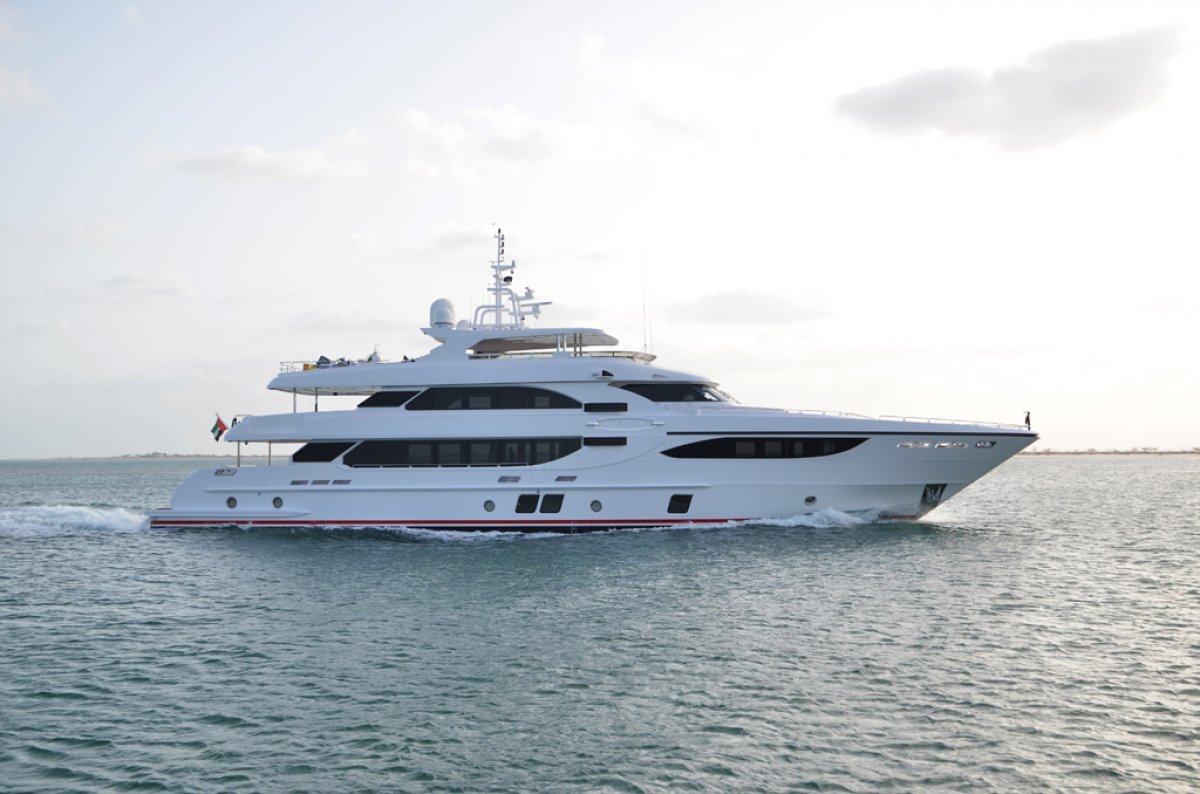 Majesty Yachts 135