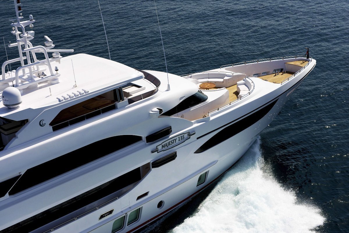Majesty Yachts 135