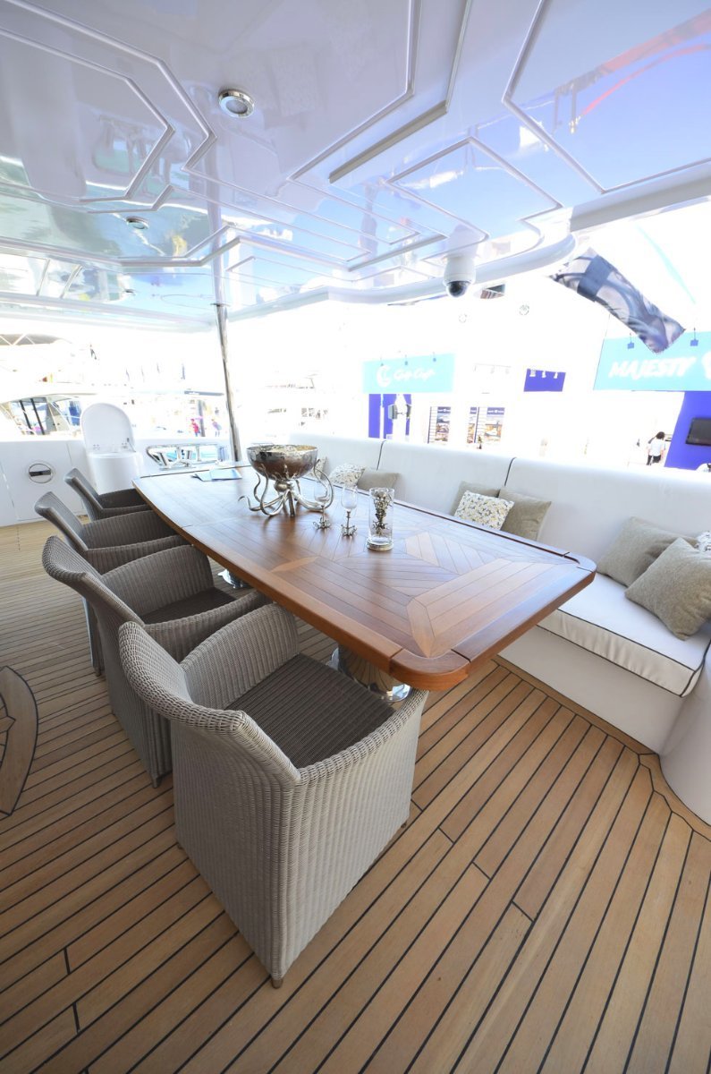 Majesty Yachts 135