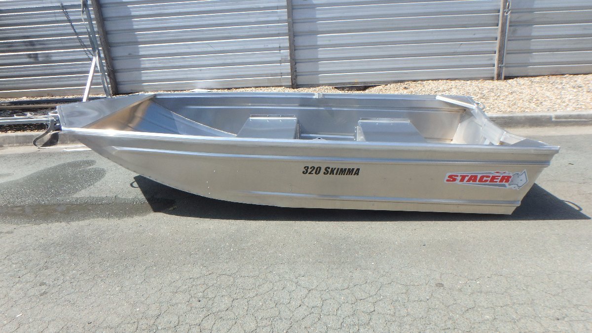 Stacer 320 Skimma